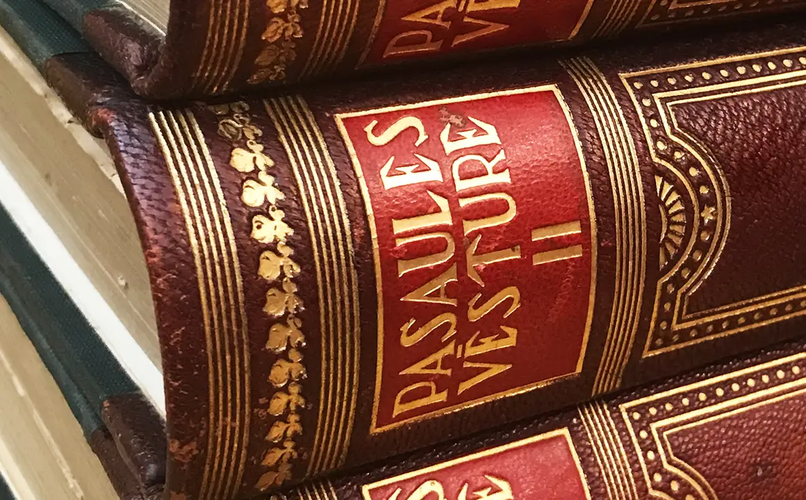 КНИГИ, ФОТОГРАФИИ